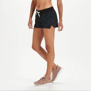 Vuori Clementine Short, Like New. Women’s Size Medium